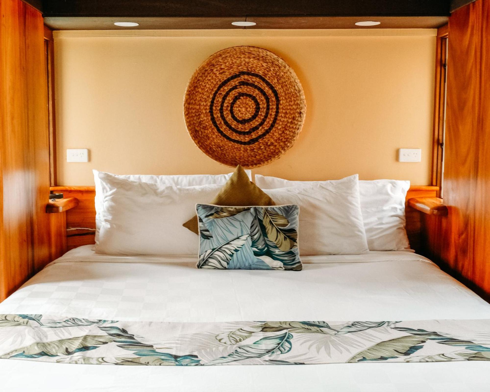 Koro Sun Resort & Rainforest Spa Савусаву Экстерьер фото